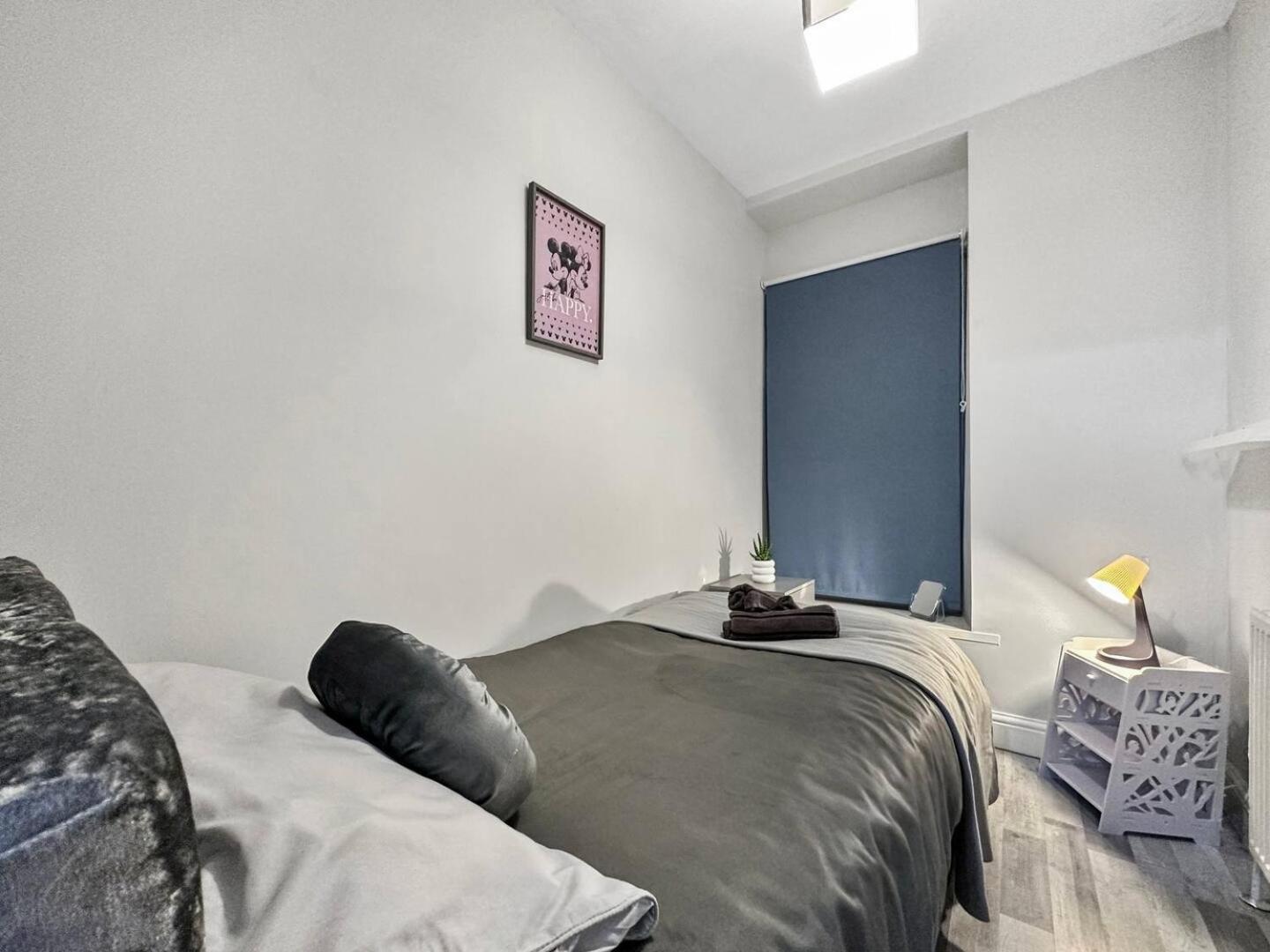 3 Bed Home In Tonypandy With Balcony View Room Llwynypia Exteriör bild
